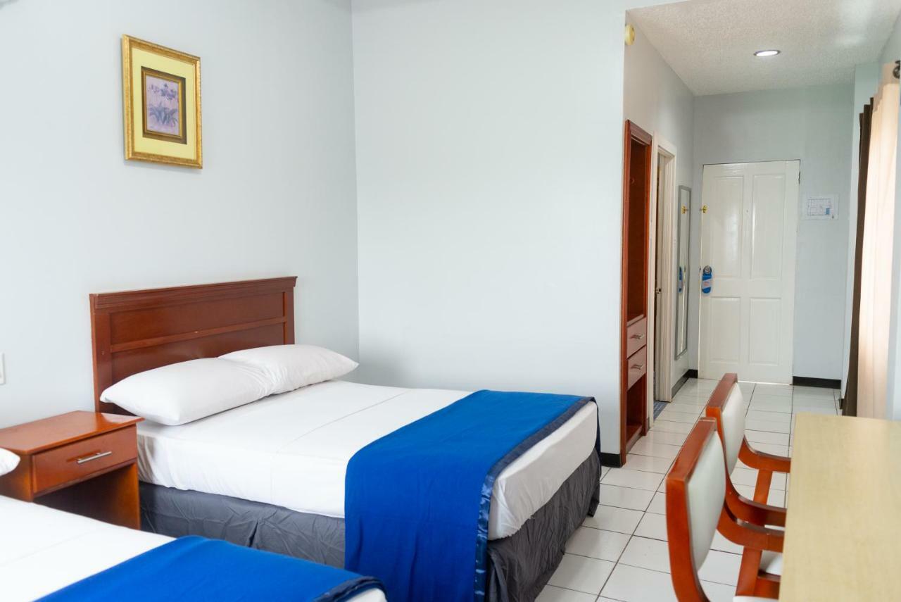 Status Hotel Georgetown Esterno foto