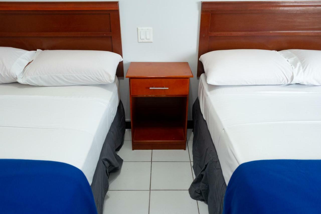 Status Hotel Georgetown Esterno foto