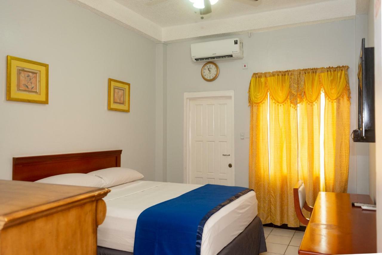 Status Hotel Georgetown Esterno foto